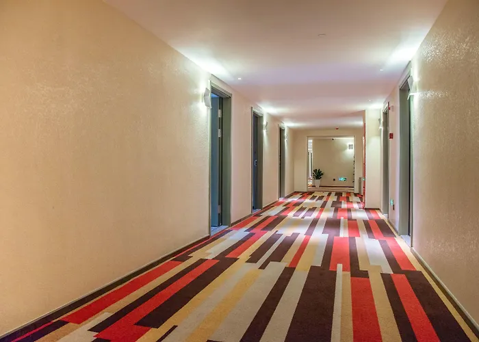 Ibis Luoyang Baolong Square Hotel