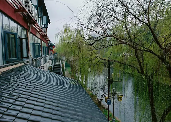 Qichi Waterfront B&B Hotel